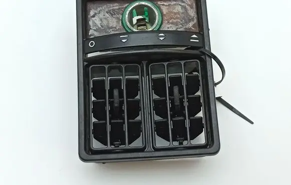 Jaguar XJ X40 Rear air vent grill 