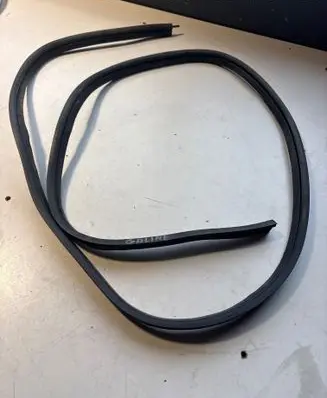 Dacia Spring Trunk rubber seal (body) 