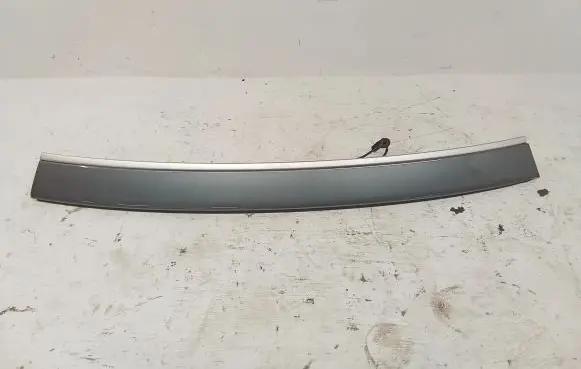 Tailgate/trunk spoiler