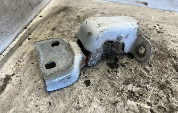 Renault Trafic II (X83) Loading door lower hinge 312304K