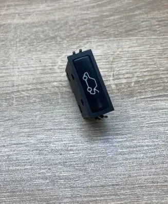 BMW X5 E53 Tailgate/boot open switch button 8365579 03052500