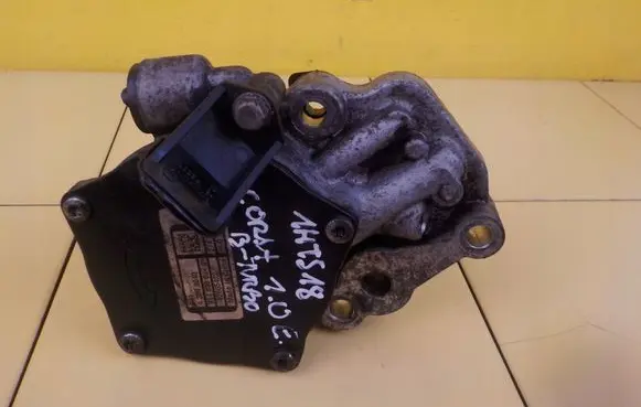 Opel Corsa E Vacuum pump 9140300240 B10XFT