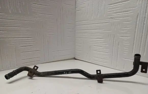 Volkswagen PASSAT B6 Engine coolant pipe/hose