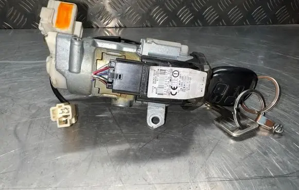 Toyota Avensis T250 Ignition lock 45020287