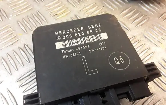 Mercedes-Benz C W203 Door control unit/module 2038206526 A2038206526