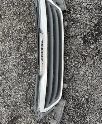 Peugeot 308 Front bumper upper radiator grill
