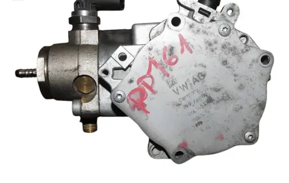 Volkswagen Golf VII Fuel injection high pressure pump 06L127025M 06L145100B