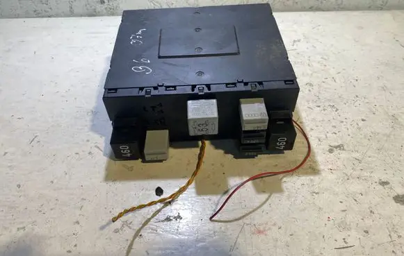 Volkswagen PASSAT B6 Fuse module 3C0937049AJ
