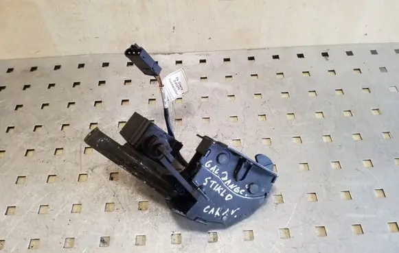 BMW 5 E39 Tailgate window lock/catch/latch 8238469