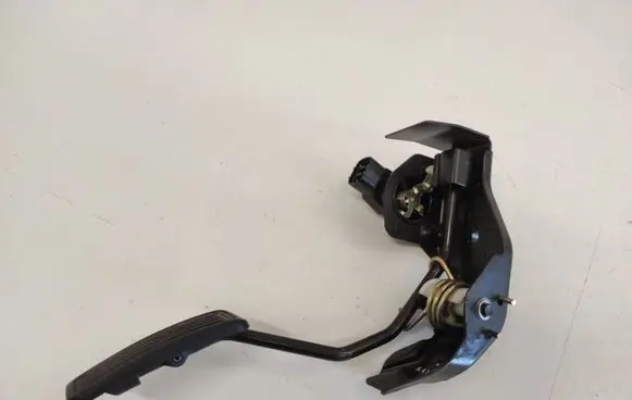 Toyota Avensis T250 Accelerator throttle pedal A4119