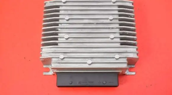 Tesla Model S Sound amplifier 1004833-10-A