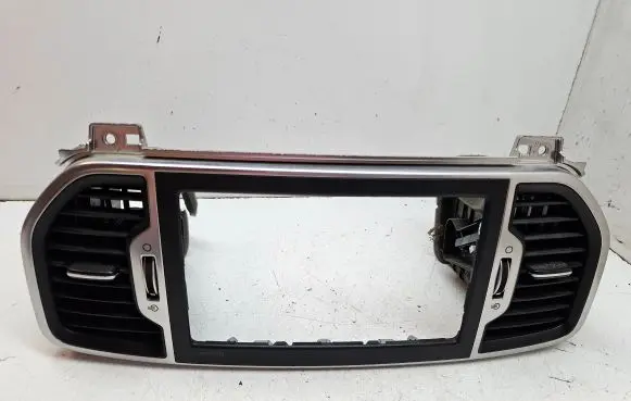 KIA Sportage Radio/GPS head unit trim 84740F14200