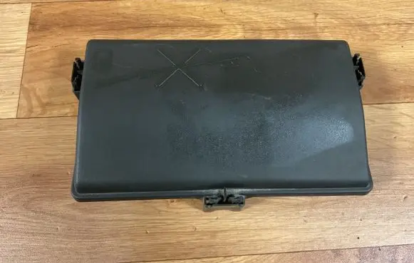 Opel Insignia A Fuse box cover 13222784 544949939