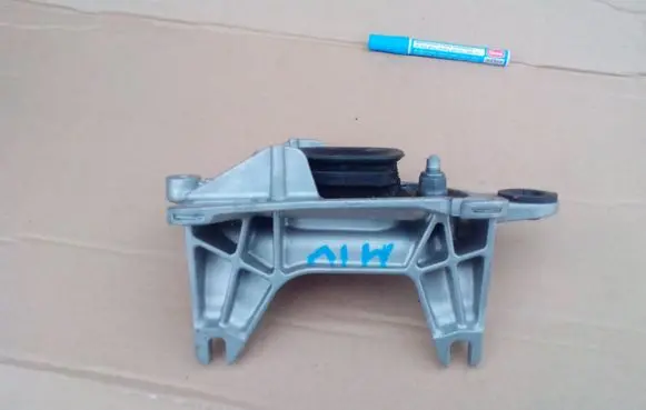 Renault Megane IV Gearbox mounting bracket