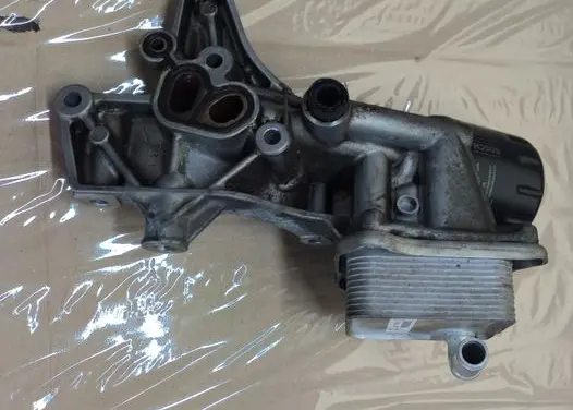 Volkswagen Jetta VI Engine oil radiator 