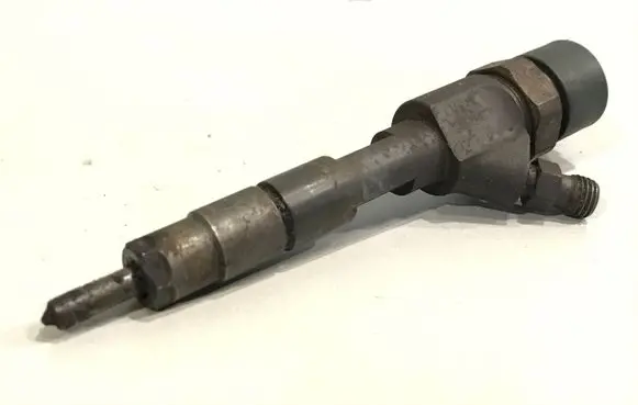 Volvo S40, V40 Fuel injector 7700111014 0445110021