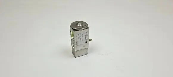 Volvo S80 Air conditioning (A/C) expansion valve 30676364 8730