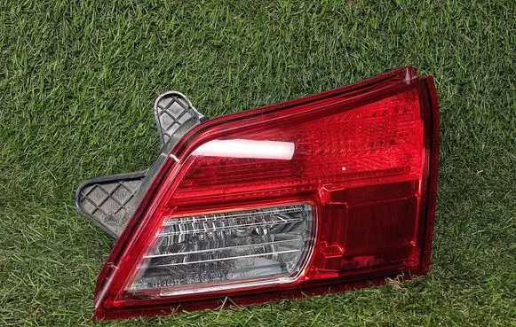 Subaru Outback Tailgate rear/tail lights 13220072