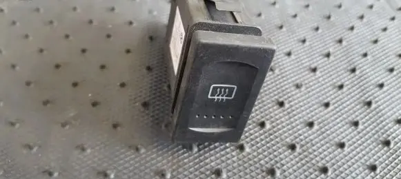 Volkswagen PASSAT B5.5 Windscreen/window heater switch 3B0959621C