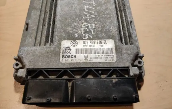 Volkswagen Touareg I Engine control unit/module 070906016BL