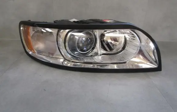 Volvo S40 Headlight/headlamp 30763030