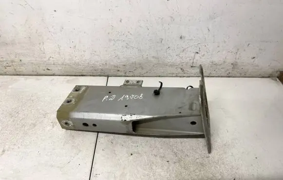 Cadillac ATS Front bumper mounting bracket 22882704 J235802