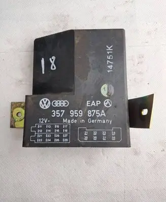 Volkswagen PASSAT B3 Door control unit/module 357959875A