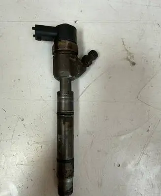 KIA Sportage Fuel injector 338002A800