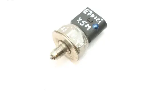 BMW X5M E70 Fuel pressure sensor 7537319