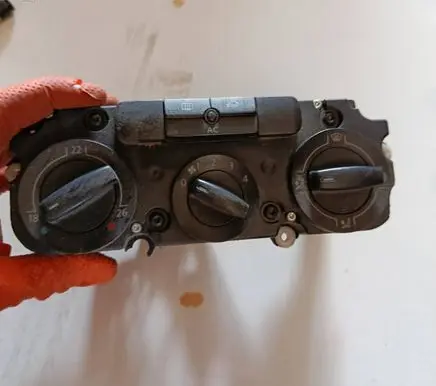 Volkswagen Golf IV Climate control unit 537011CF