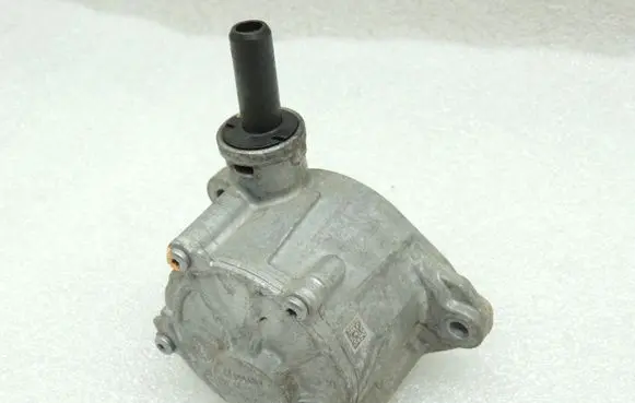 Mercedes-Benz C W205 Vacuum pump A6512300665 A6512300465