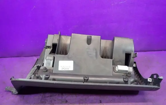 Glove box