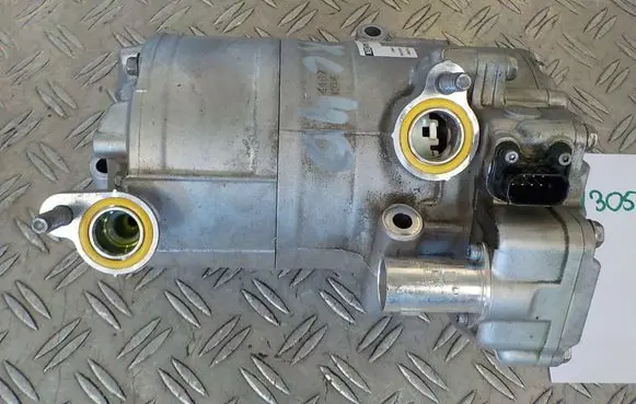 Volvo XC40 Air conditioning (A/C) compressor (pump) 32130500