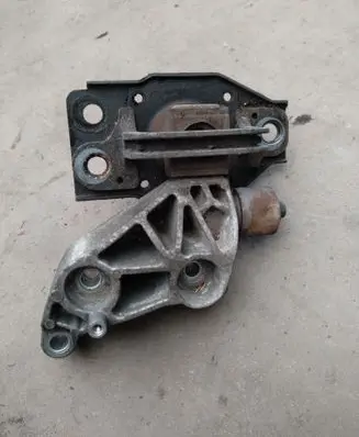 Nissan Qashqai Engine mount bracket F6036100