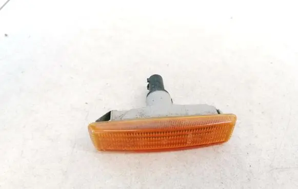 BMW 5 E39 Front fender indicator light 8360589 8360205