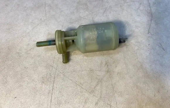 BMW 7 E23 Windscreen/windshield washer pump 61661370033