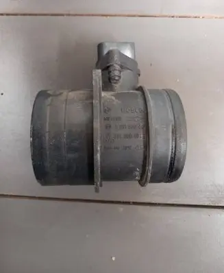Volkswagen Golf IV Mass air flow meter 0281002461 074906461B