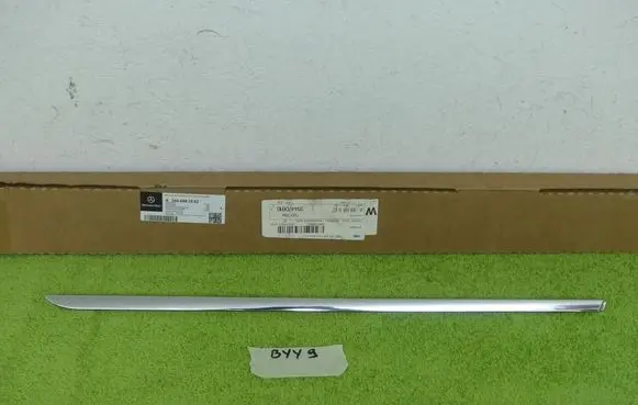 Mercedes-Benz ML W166 Foot area side trim 1666981662