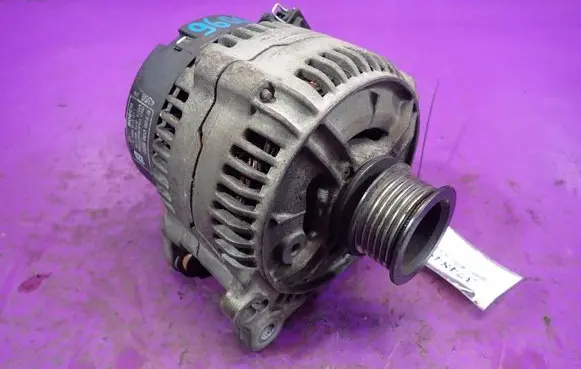 Volkswagen Golf III Generator/alternator