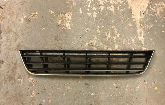 Volkswagen PASSAT B6 Front bumper lower grill 3C0853677