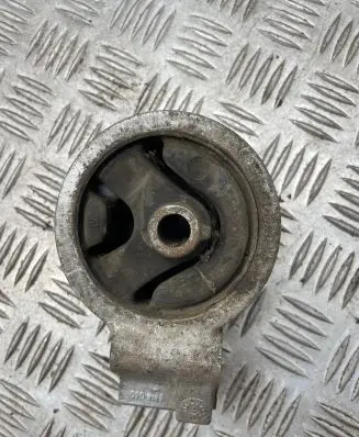 Mitsubishi Carisma Engine mount bracket 3318030