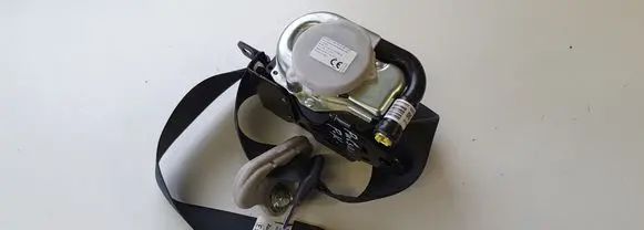 Nissan Pulsar Front seatbelt