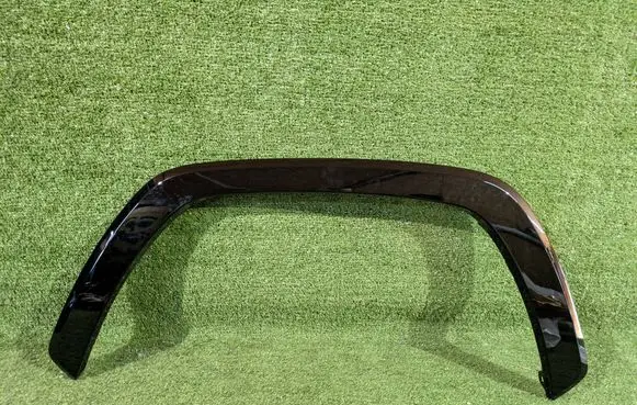 Toyota RAV 4 (XA50) Front arch trim