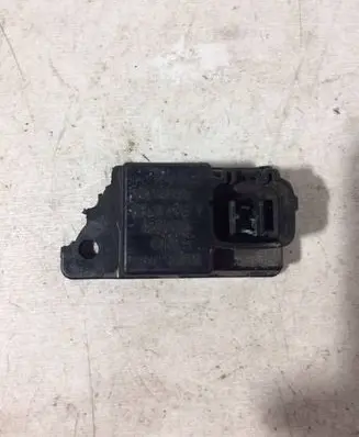 Toyota RAV 4 (XA20) Light washer relay 8594233010