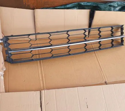 Skoda Superb B6 (3T) Front bumper lower grill 3T0853677