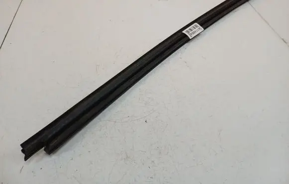 Mercedes-Benz ML W163 Rubber seal front coupe door