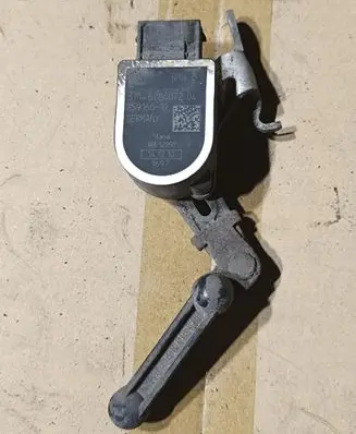 Headlight/headlamp level sensor
