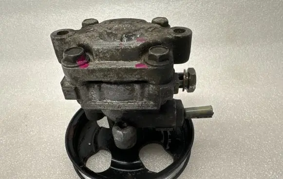 Suzuki Grand Vitara I Power steering pump 3Z25043 65D1