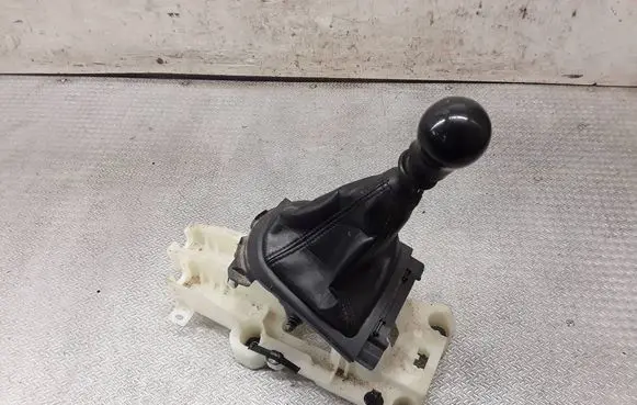 Mitsubishi Outlander Gear shifter/selector