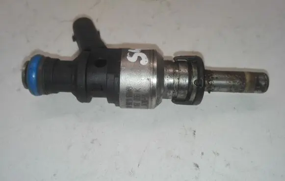 Audi A4 S4 B8 8K Fuel injector 06E036K